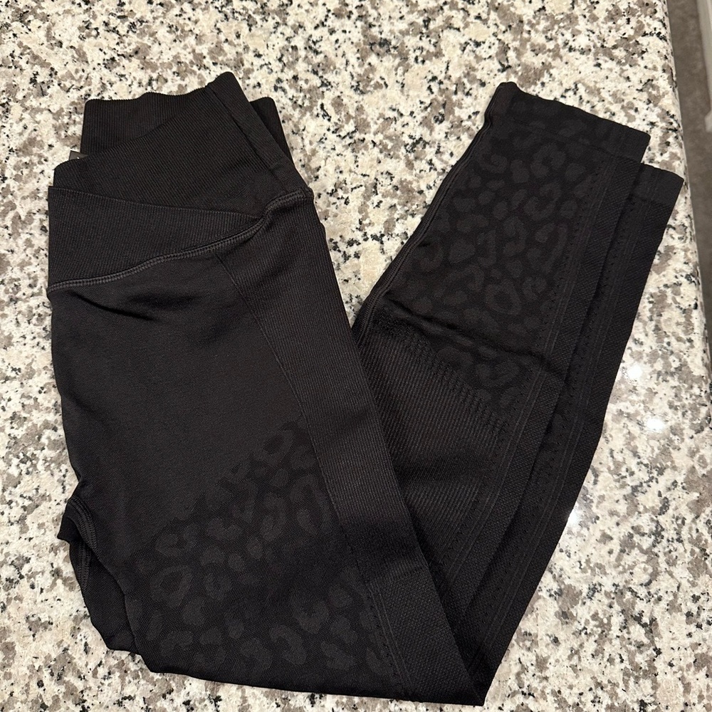 SOLD NWOT High rise seamless 7/8 Tight